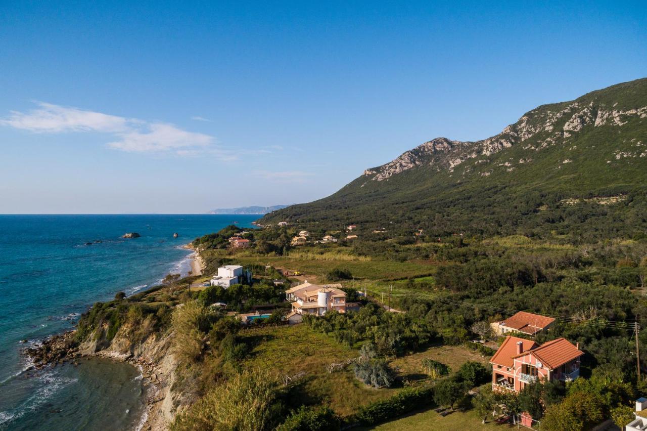 Beachfront Villa Meliti Ágios Matthaíos Exteriör bild