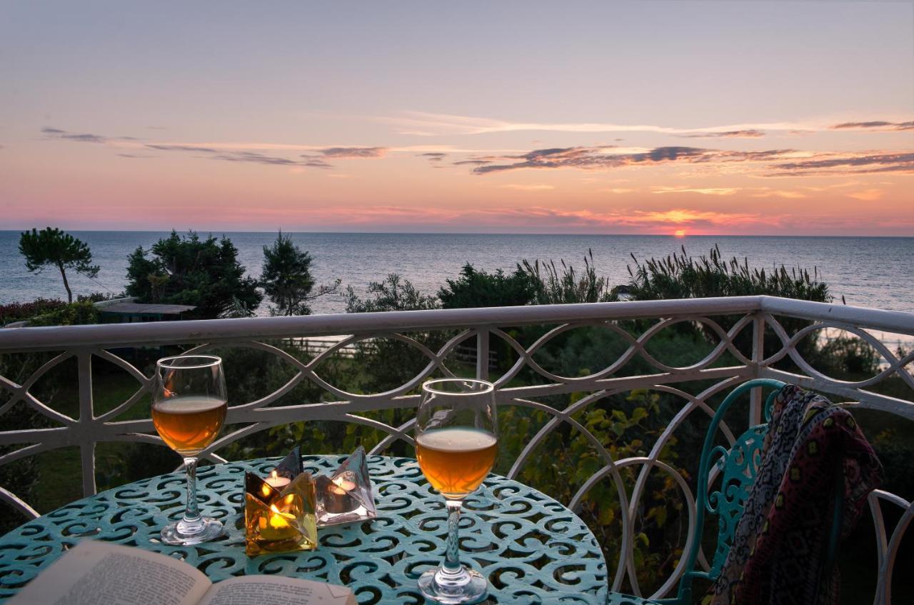 Beachfront Villa Meliti Ágios Matthaíos Exteriör bild